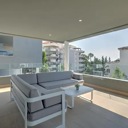 New Modern 3 Bed Puerto Banus Apartament Marbella