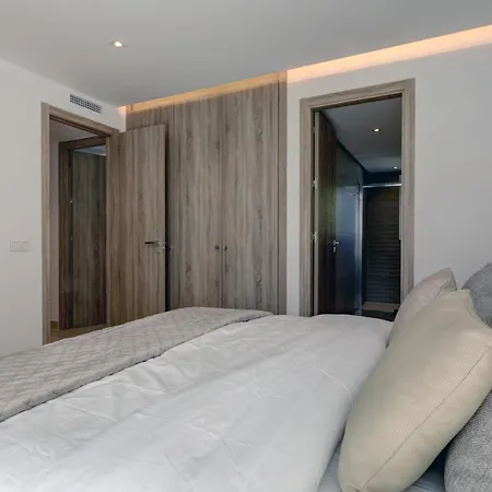 New Modern 3 Bed Puerto Banus Apartament