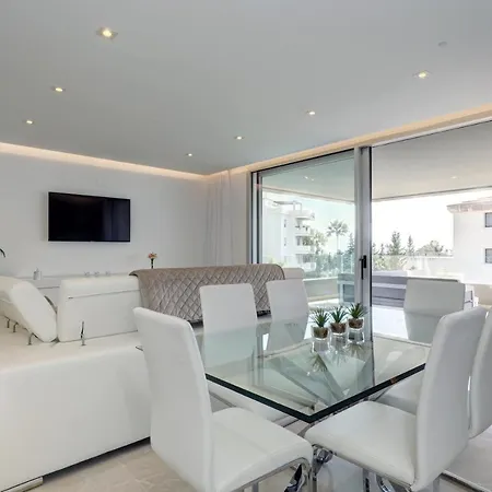 New Modern 3 Bed Puerto Banus Apartament