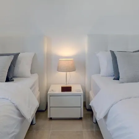 New Modern 3 Bed Puerto Banus Apartament