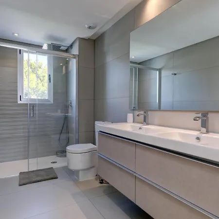 New Modern 3 Bed Puerto Banus Apartament