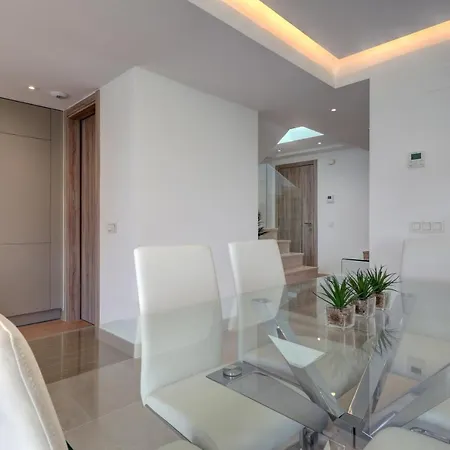 New Modern 3 Bed Puerto Banus Apartament Marbella