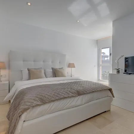 New Modern 3 Bed Puerto Banus Appartement Marbella